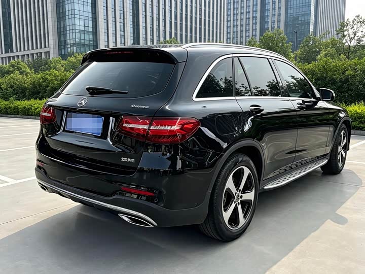 Mercedes-Benz GLC 260 4MATIC люкс — фото 18