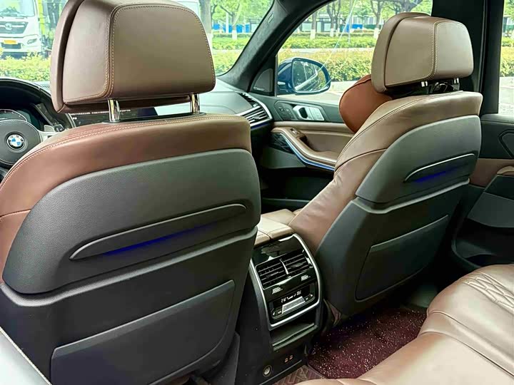 BMW X7 2019 x Drive 40i M — фото 17