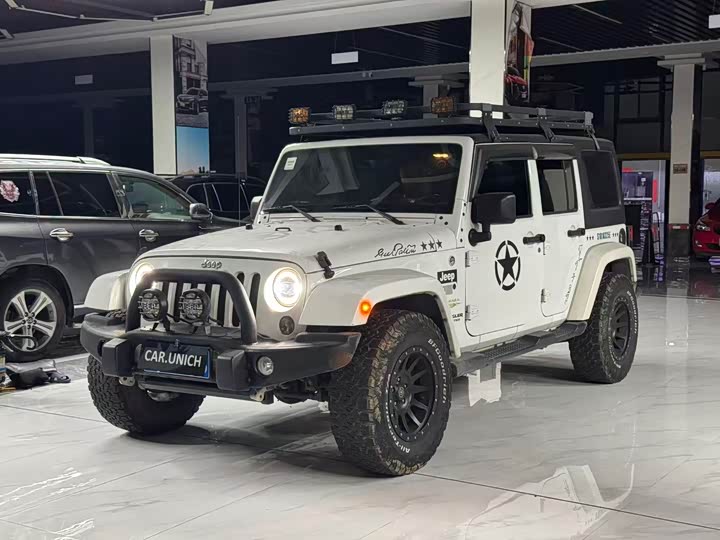 Jeep Wrangler — фото 1