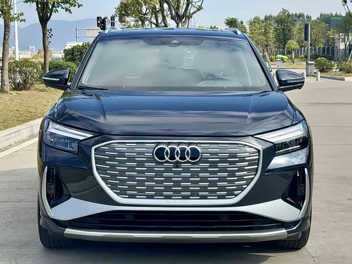 Audi Q4 e-tron 2022 40 e-tron — фото 2