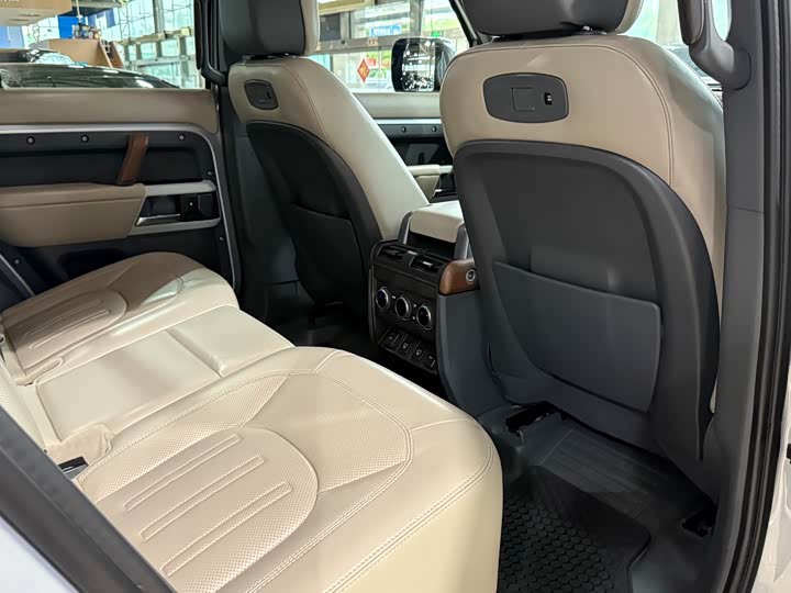 Land Rover Defender — фото 11