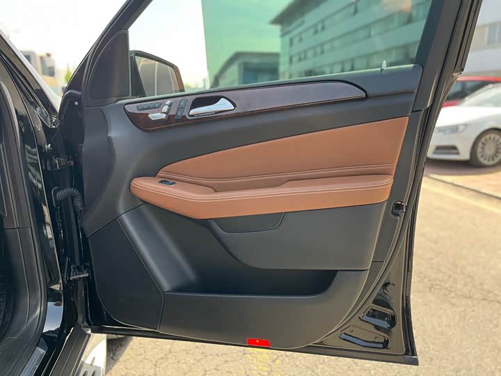 Mercedes-Benz GLS 2018 GLS 400 4 MATICLuxury — фото 24