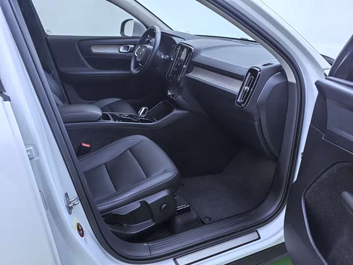 Volvo XC40 2020 T 4 WD — фото 15