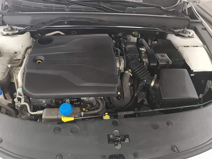 Changan UNI-V 2023 1.5 T — фото 13