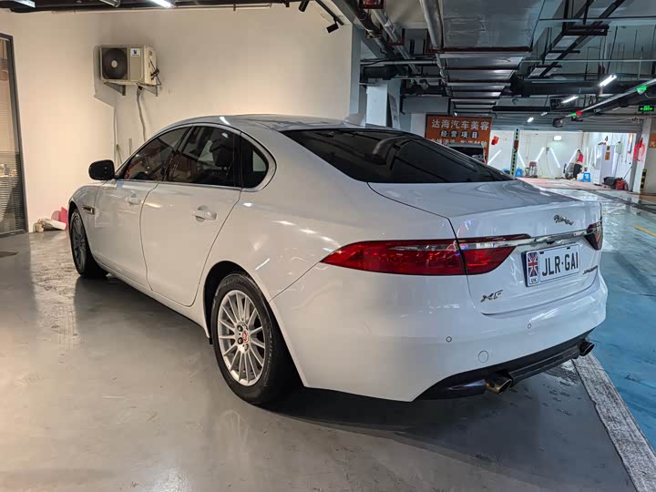 Jaguar XF 2016 XF 2.0 T 2 WD — фото 4