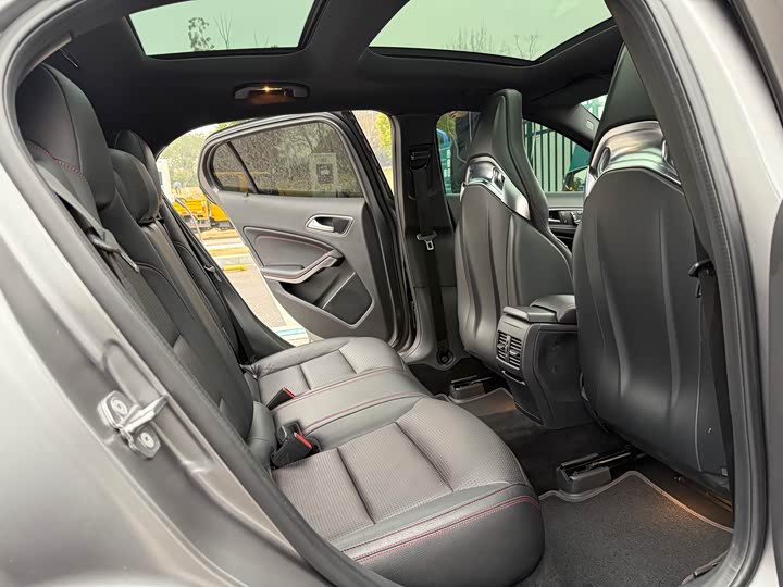 Mercedes-Benz GLA 2017 AMG GLA 45 4 MATIC — фото 13