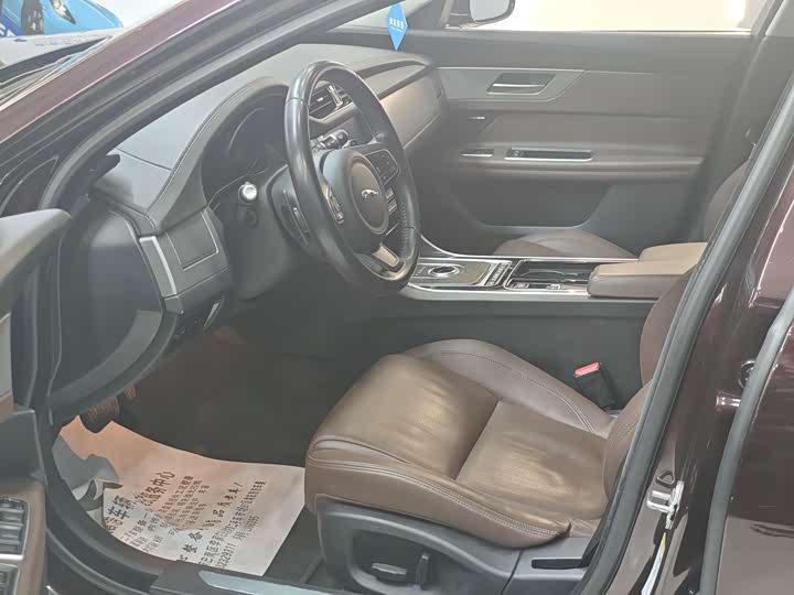 Jaguar XFL 2017 XFL 2.0 T 240 PS — фото 8
