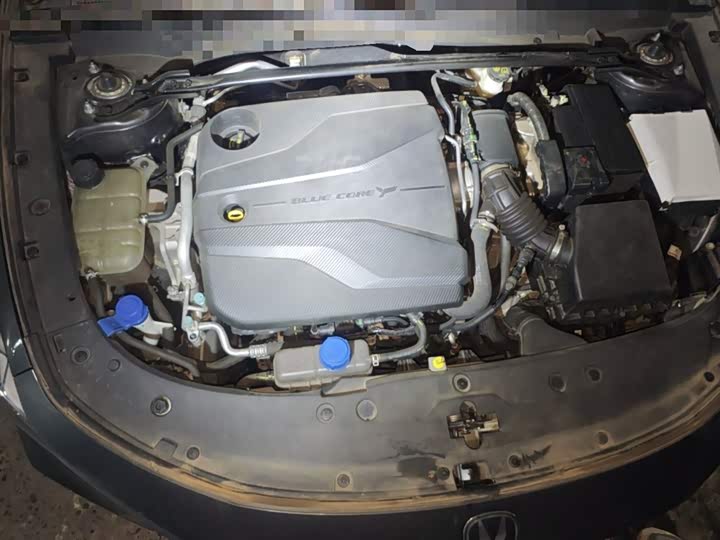 Changan UNI-V 2022 1.5 T Premium — фото 11