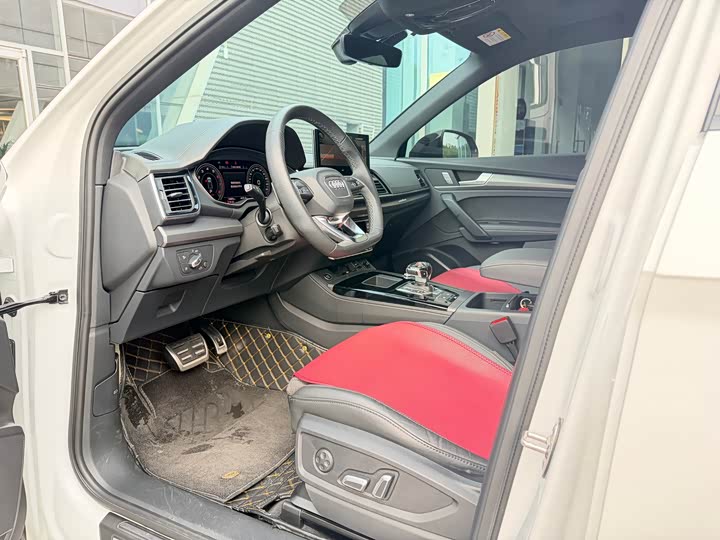 Audi Q5L Sportback 2024 40 TFSI Luxury — фото 8