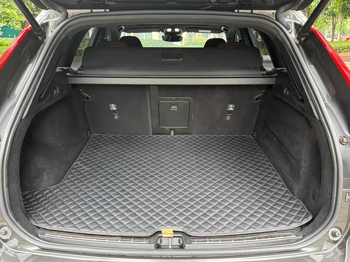 Volvo XC 60 2022 B 5 4 WD — фото 14