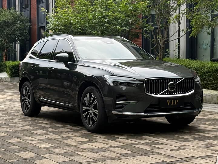 Volvo XC 60 2022 B 5 4 WD — фото 3