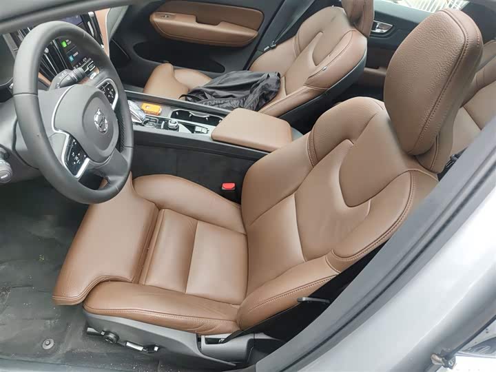 Volvo XC60 2025 B 5 4 WD — фото 22
