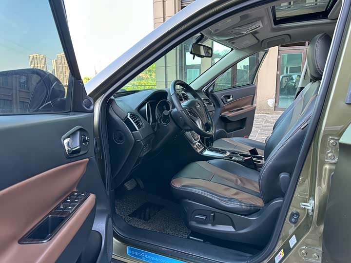 Trumpchi GS5 Super 2015 2.0 L AT 2 WD — фото 9