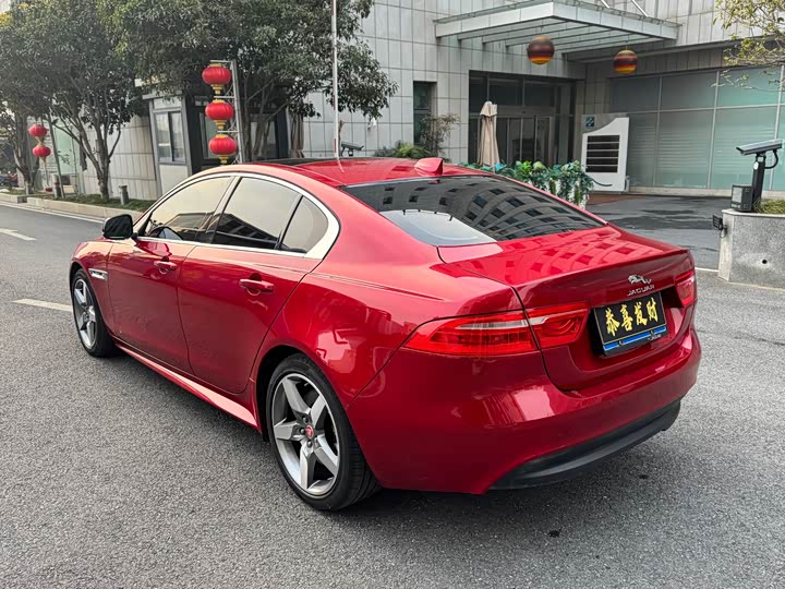 Jaguar XE 2015 2.0 T 200 PS R-Sport — фото 7