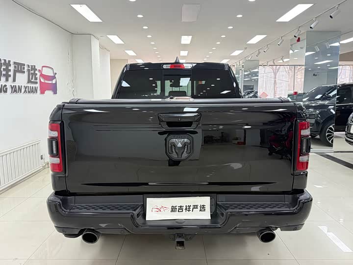 RAM Trucks 2020 1500 5.7 L — фото 16