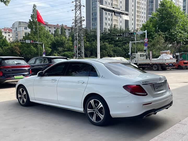 Mercedes-Benz E-Class E 200 L спорт — фото 9