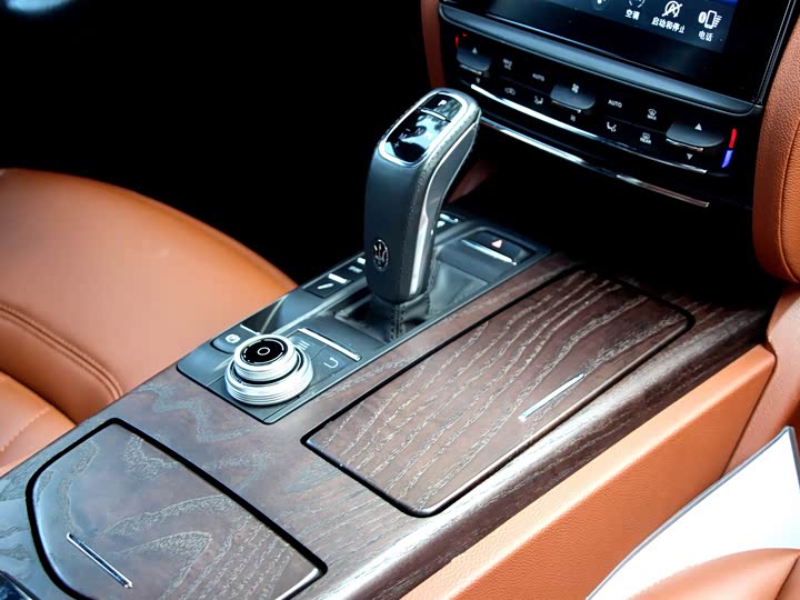 Maserati Quattroporte — фото 17