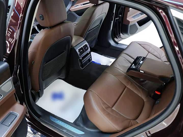 Jaguar XFL 2018 XFL 2.0 T 250 PS — фото 21