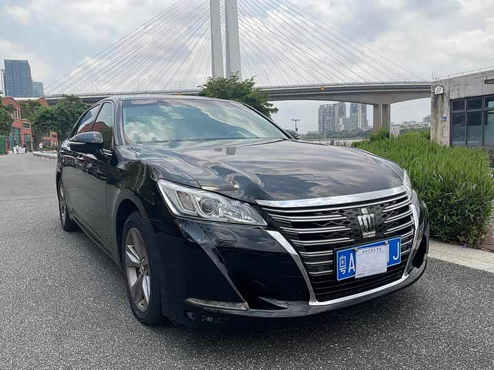 Toyota Crown — фото 3