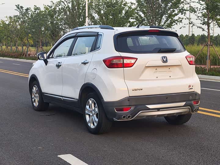 Changan CS15 2016 1.5 L MT — фото 6