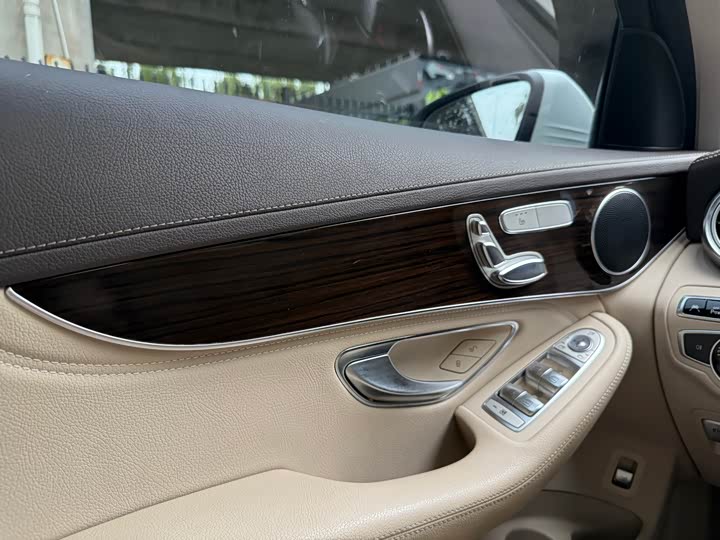 Mercedes-Benz GLC 2016 GLC 260 4 MATIC Luxury — фото 11