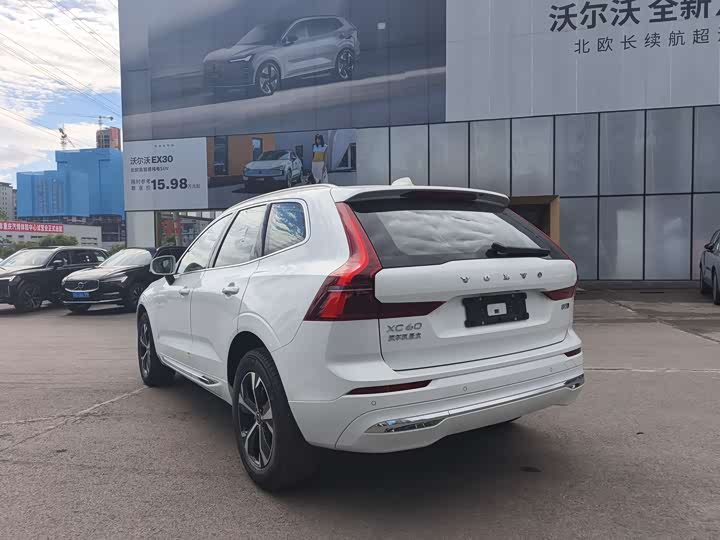 Volvo XC60 2026 B 5 4 WD — фото 7