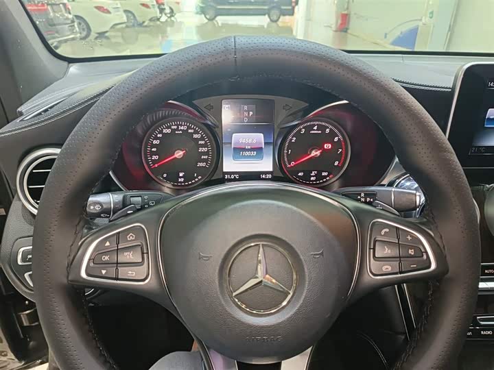 Mercedes-Benz GLC 260 4MATIC люкс — фото 3