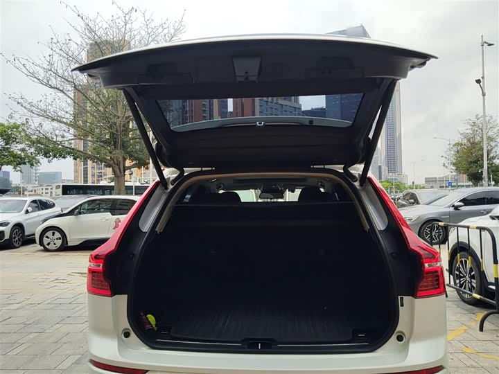 Volvo XC60 2019 T 5 4 WD VI — фото 19