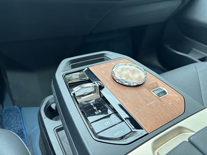 BMW i 2022 x Drive 40 — фото 14