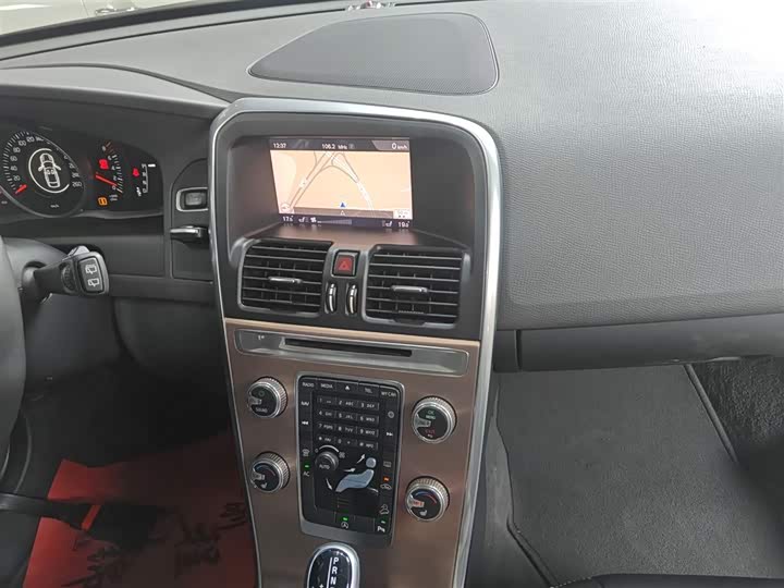 Volvo XC60 2017 T 5 AWD — фото 9