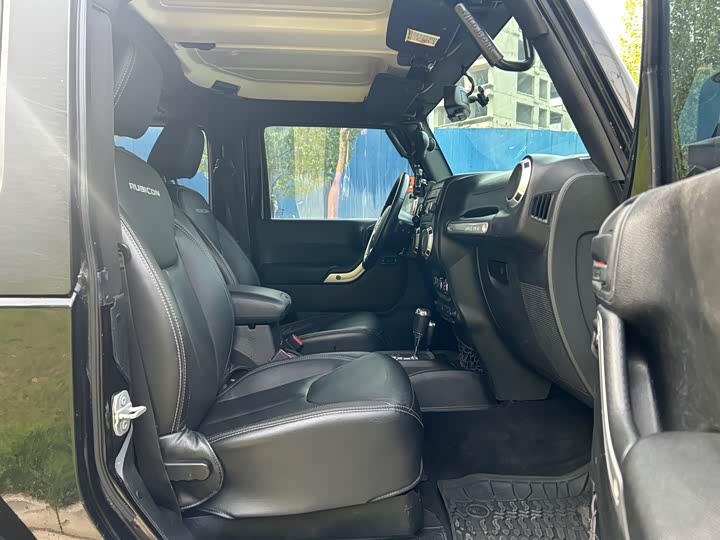 Jeep Wrangler — фото 9