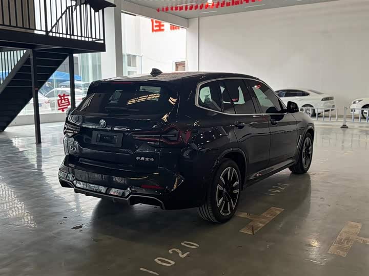 BMW i X3 2023 Leading — фото 5