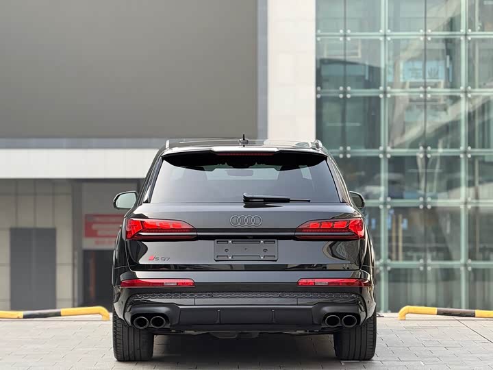 Audi SQ7 2024 4.0 TFSI — фото 10