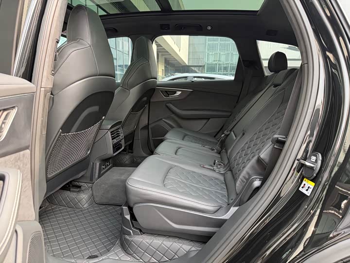 Audi SQ7 2024 4.0 TFSI — фото 16