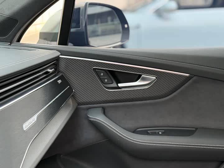 Audi SQ7 2024 4.0 TFSI — фото 22