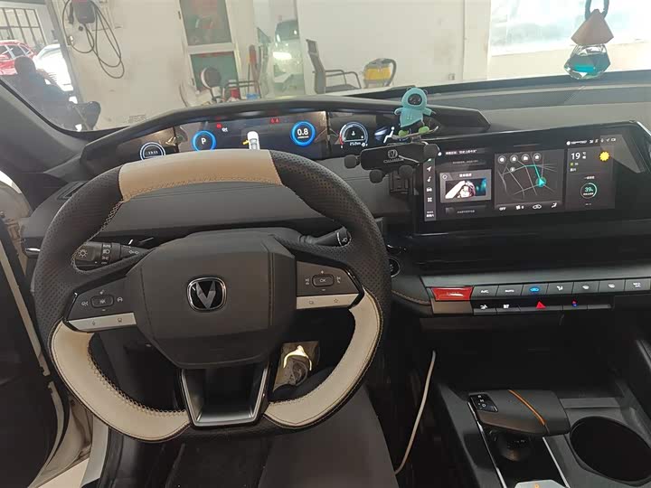 Changan UNI-V 2024 1.5 T — фото 6