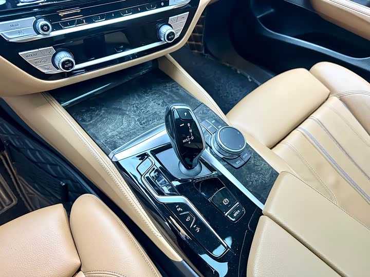 BMW 6-Series 2022 630i M — фото 19