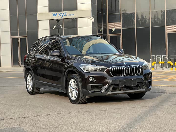 BMW X1 2019 s Drive 18 Li — фото 3