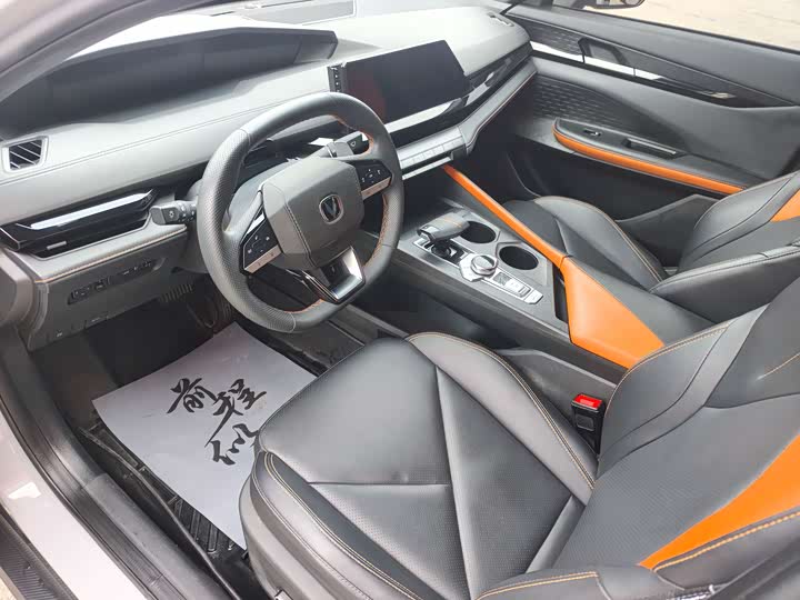 Changan UNI-V 2023 1.5 T Premium — фото 6