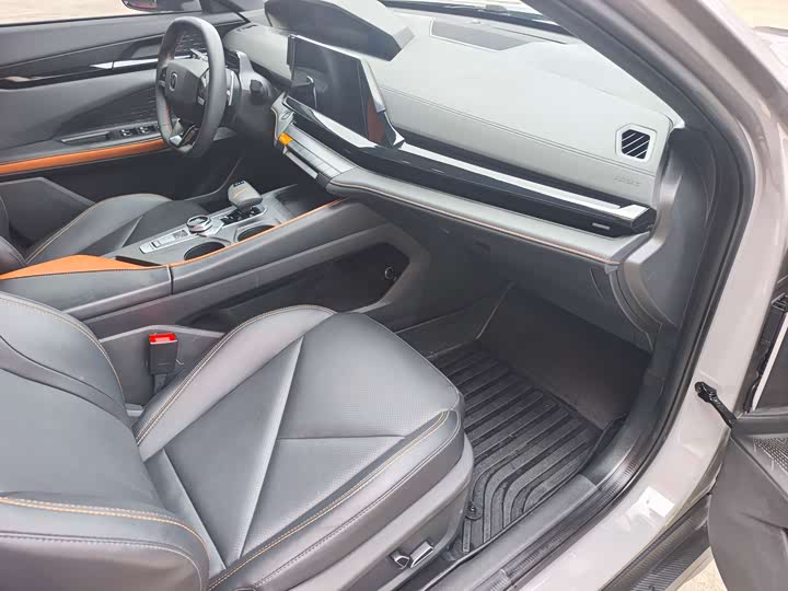 Changan UNI-V 2023 1.5 T Premium — фото 11