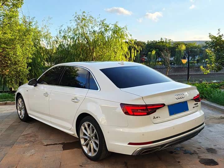 Audi A4L 40 TFSI стиль VI — фото 3