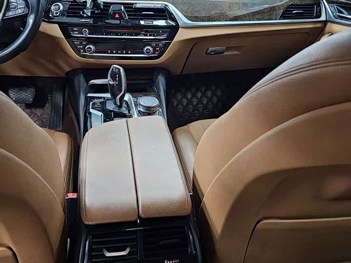 BMW 5 Series 528Li — фото 4