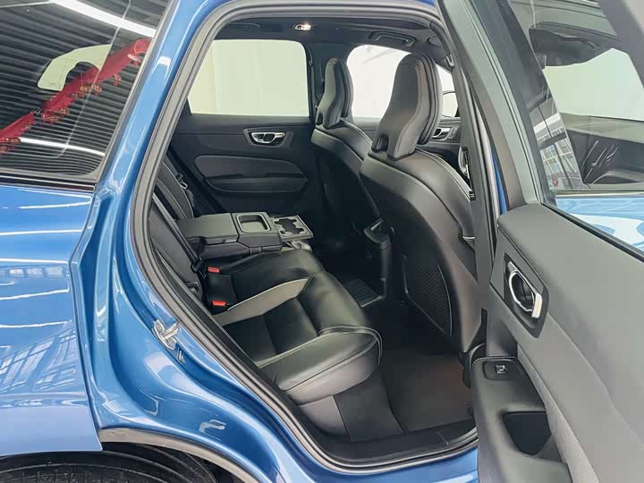 Volvo XC60 Hybrid 2021 T 8 E Hybrid — фото 12