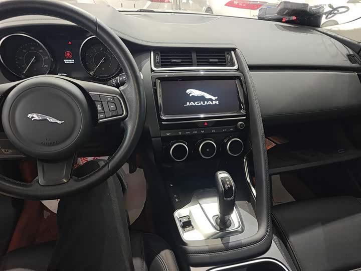Jaguar E-PACE 2018 P 200 S VI — фото 10