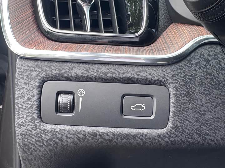 Volvo XC60 2021 T 5 4 WD — фото 11