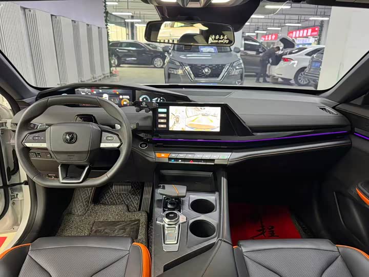 Changan UNI-V 2023 1.5 T Premium — фото 9