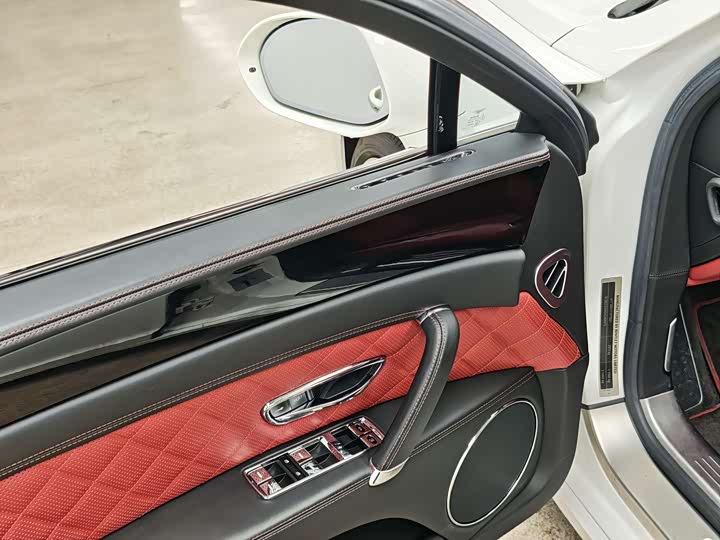 Bentley Flying Spur — фото 11