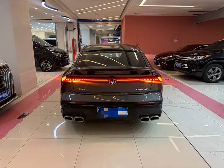 Changan UNI-V 2024 1.5 T — фото 14