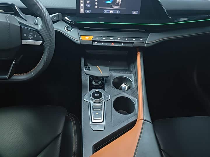 Changan UNI-V 2022 1.5 T Premium — фото 14