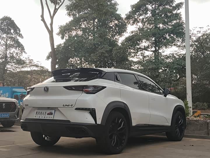 Changan UNI-T 2021 1.5 T Flagship — фото 4